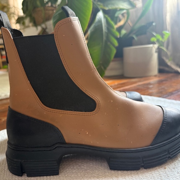 GANNI AW19  RECYCLED RUBBER CHELSEA BOOTS - Picture 1 of 5